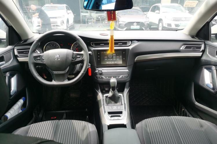 Used Peugeot 408 2015 1.2T Automatic Luxury Edition Center Console