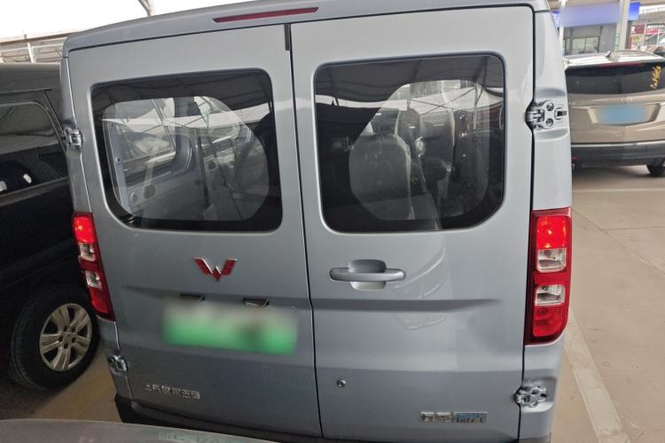 Used Wuling Yangguang 2024 300KM Comfort Version Passenger Van 75kW
