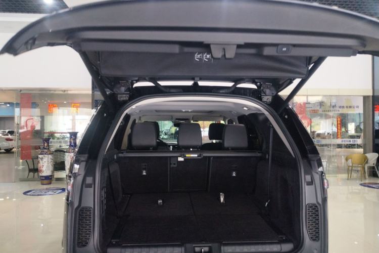 Used Land Rover Discovery 2023 Revised Version 360 PS R-Dynamic S