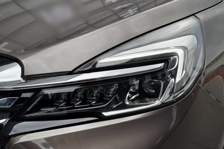 Used Buick GL8 2023 Land Executive Class Comfort Model