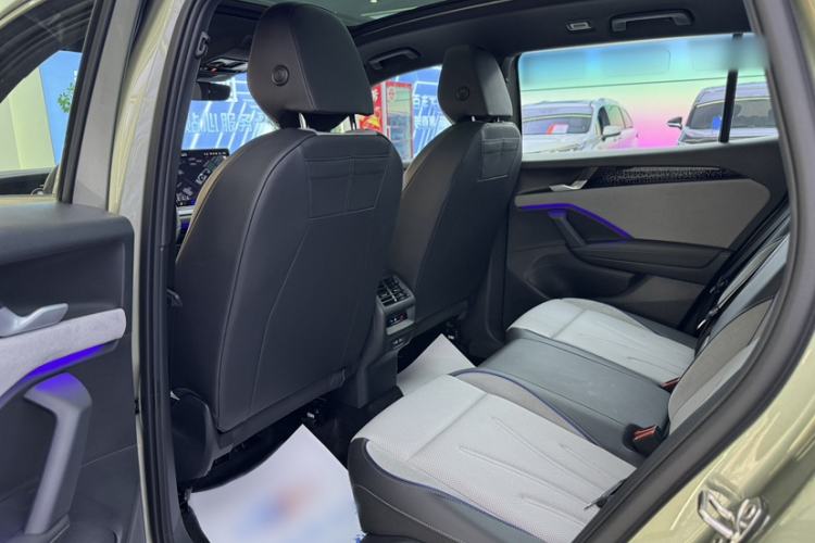 Used Volkswagen Tayron 2025 Tiguan L 380TSI 4Motion Luxury Easy Package Interior 3