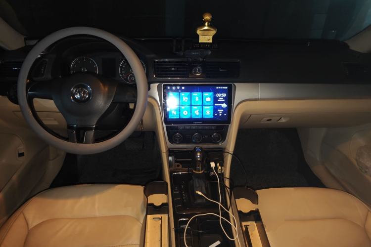 Used Volkswagen Passat 2013 1.8TSI DSG Prestige Edition Center Console