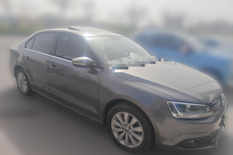 Used Volkswagen Sagitar 2014 1.4TSI Automatic Luxury Model Front Right 45 Deg