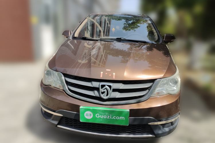 Used Baojun 730 2014 1.5L manual standard trim 7 seats
