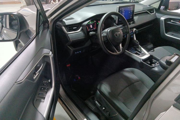 Used Toyota RAV4 2022 2.0L CVT 4x4 Fashion Edition
