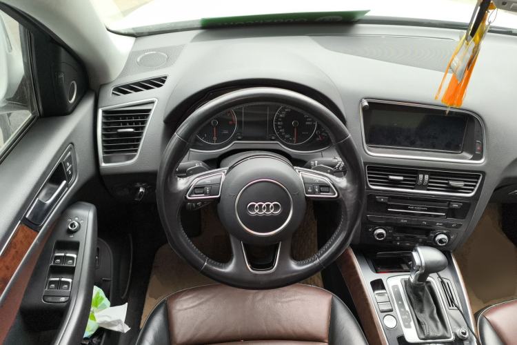 Used Audi Q5 2016 40 TFSI Comfort Model Steering Wheel