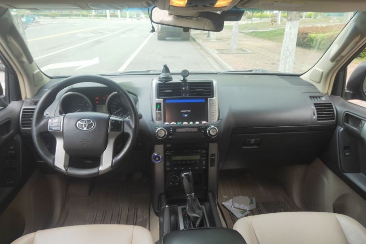 Used Toyota Prado 2010 2.7L Automatic Standard Edition Center Console