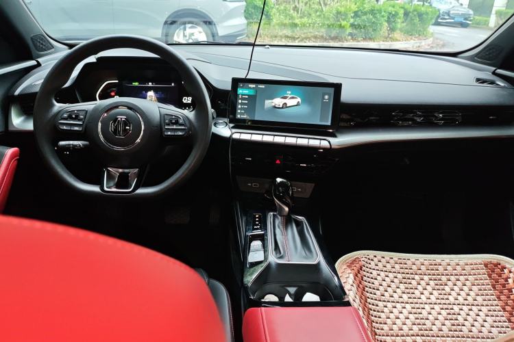 Used MG 5 2021 180 DVVT CVT Youth Luxury Edition Center Console