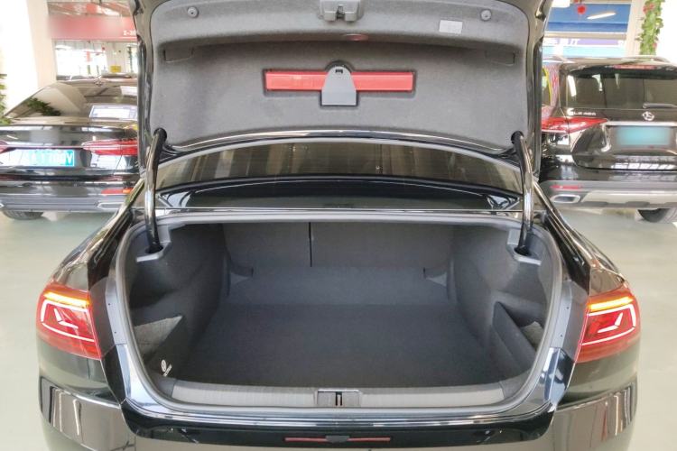 Used Volkswagen Magotan 2025 Revised Version Zhongxiang Edition 280TSI DSG Luxury Trim
