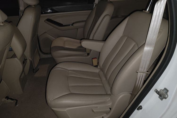 Used Baojun 730 2014 1.5L manual Comfort version 7 seats
