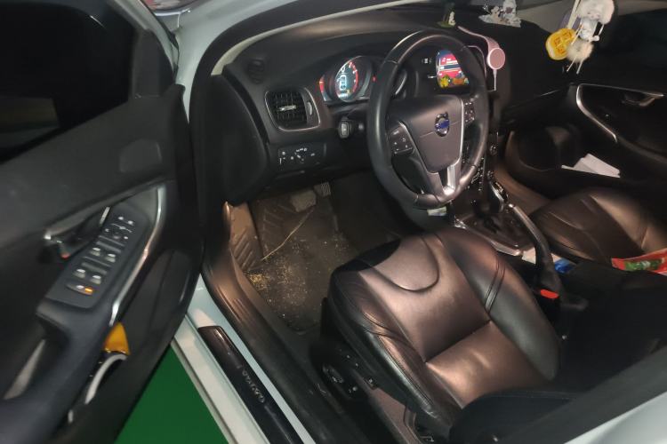 Used Volvo V40 2016 T3 Zhiyi Edition
