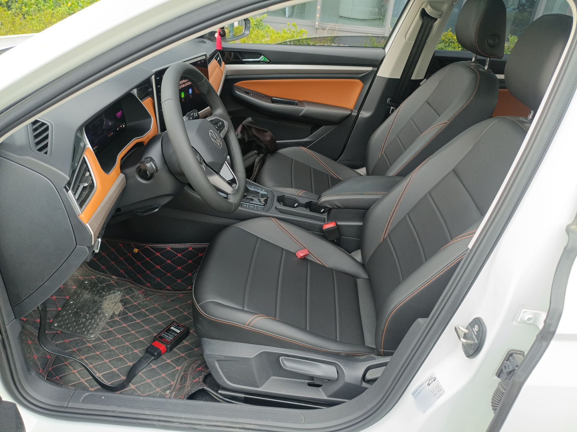 Переднее сиденье в автомобиле