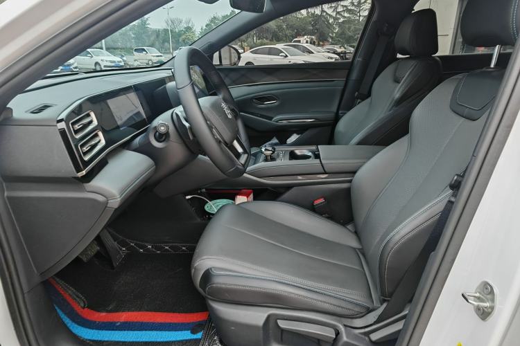 Used BYD Qin L 2025 DM-i Smart Drive 80KM Leading Model Interior 3