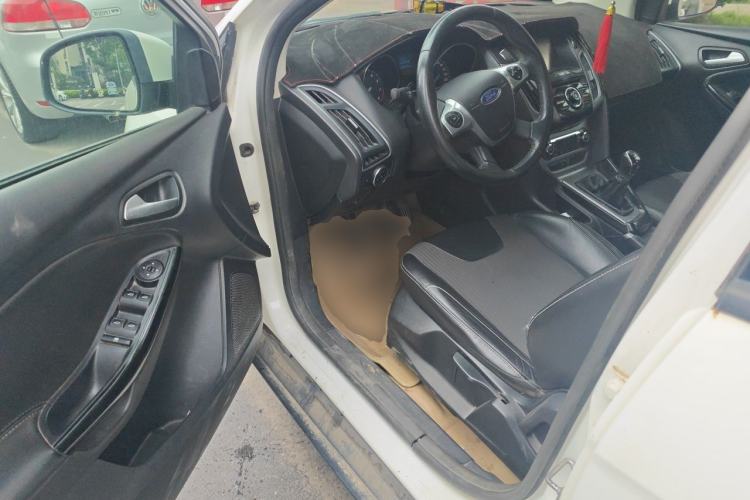 Used Ford Focus 2012 Hatchback 1.6L Manual Fashion Edition