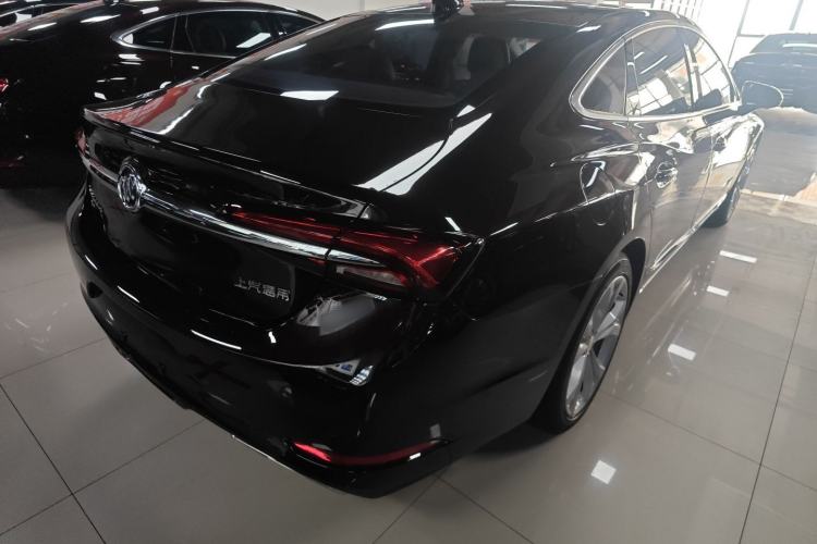 Used Buick LaCrosse 2019 28T Avenir Rear Right 45 Deg