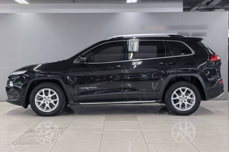 Used Jeep Cherokee 2017 2.0L Superior Edition