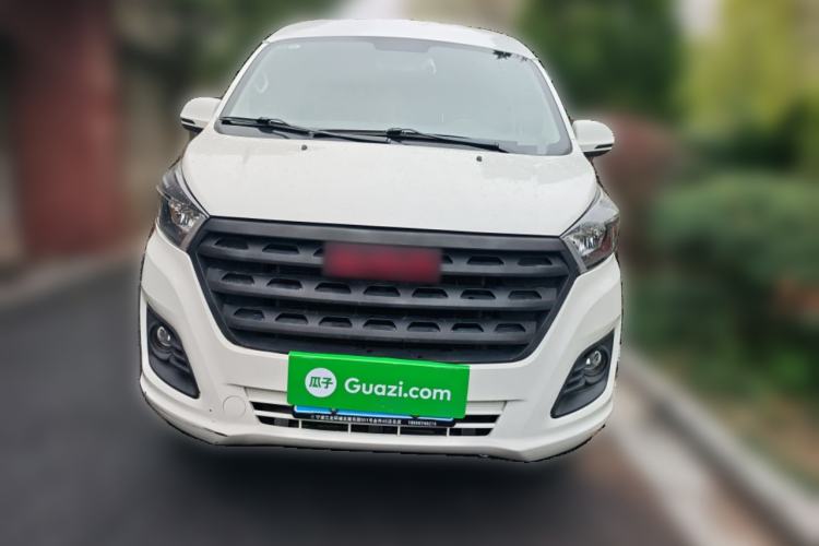 Used Jinbei Gold Hiace 2023 1.5L Passenger Van Travel Lion 5/6/7-Seater with Central Air Conditioning
