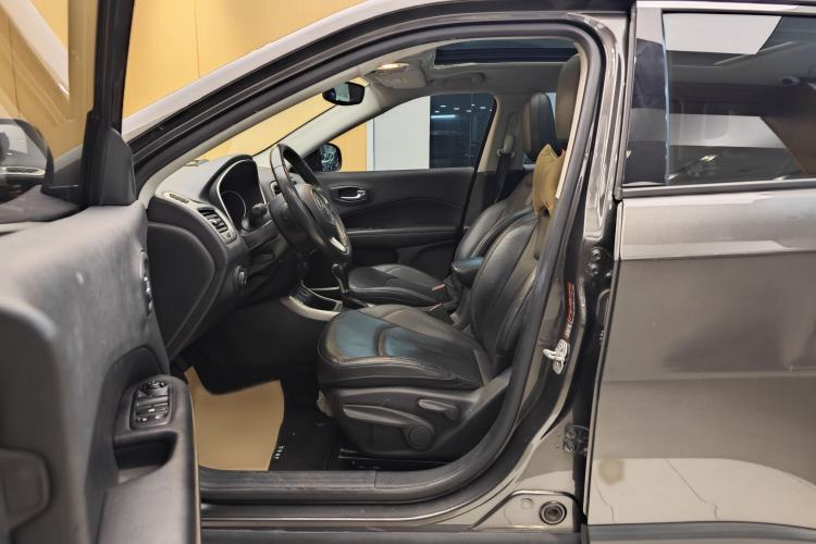 Used Jeep Compass 2017 200T Automatic Family Edition
