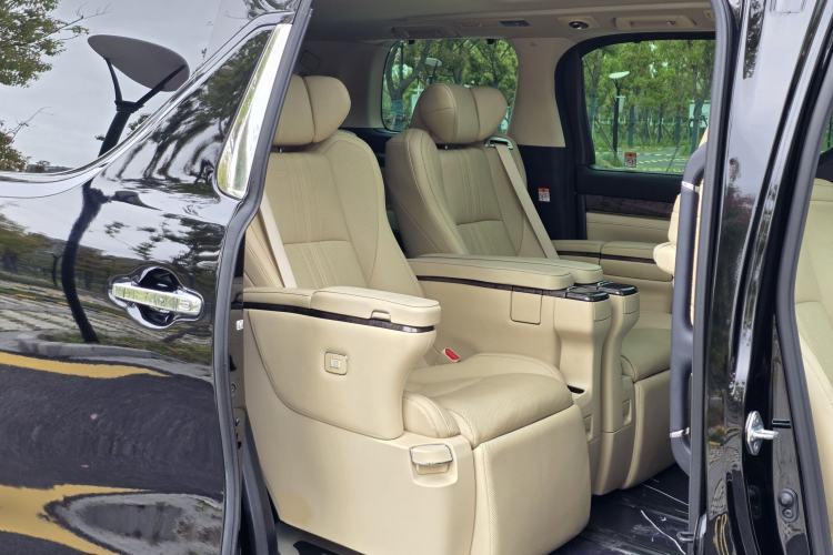 Used Toyota Alphard 2021 Dual-Engine 2.5L Prestige Edition Interior 12