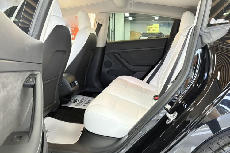 Used Tesla Model 3 2022 Performance High-Performance All-Wheel-Drive Version Interior 2