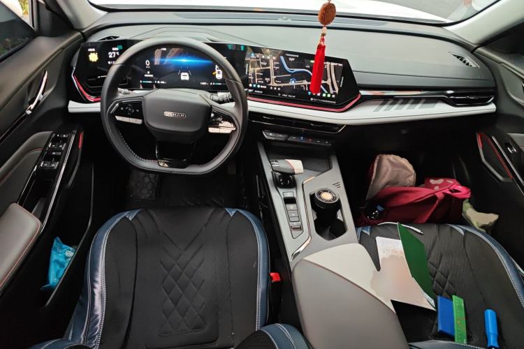 Used CHANGAN OSHAN X5 PLUS 2023 1.5T DCT Navigation Edition Center Console