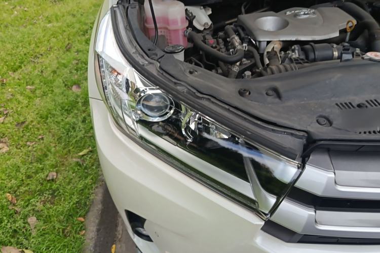 Used Toyota Highlander 2018 2.0T Four-Wheel Drive Luxury Version 7 Seats China VI Standard Right Front Headlight