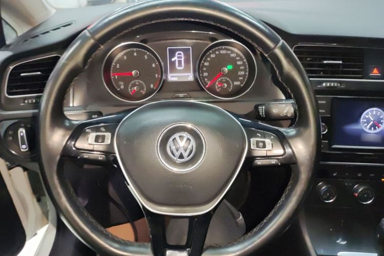 Used Volkswagen Golf 2018 230TSI Automatic Luxury Version
