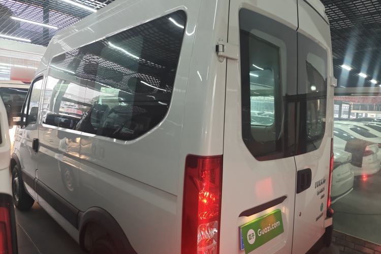 Used Iveco Eurocargo 2021 2.0T Manual Super-Rui Short Wheelbase High-Roof Side-Sliding Door F1A