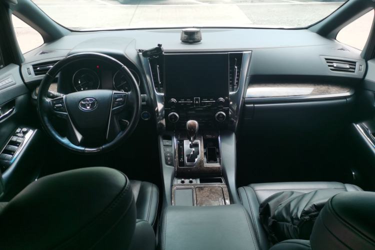 Used Toyota Vellfire 2021 Crown Dual-Engine 2.5L HV Prestige Edition Center Console