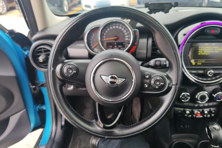Used MINI 2016 1.5T COOPER Five-Door Edition Steering Wheel