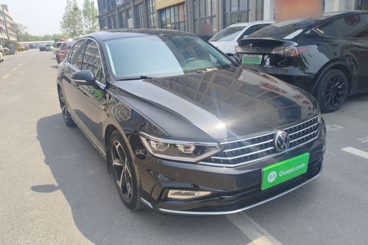 Used Volkswagen Magotan 2023 2 Million Units Limited Edition 330TSI DSG Leading Version Front Right 45 Deg