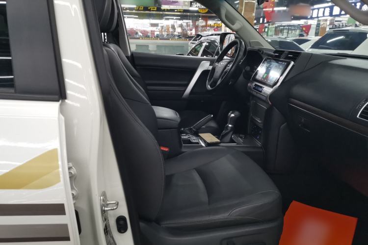 Used Toyota Prado 2018 3.5L Automatic TX-L with Rear-Mounted Spare Tire Right Front Seat