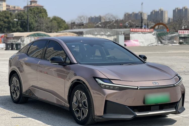 Used Toyota bZ3 2023 616 km Long-Range Premium
