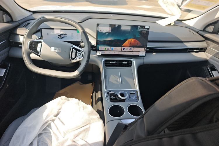 Used Geely Galaxy L6 2025 EM-i 140km Explorer+ Edition Center Console