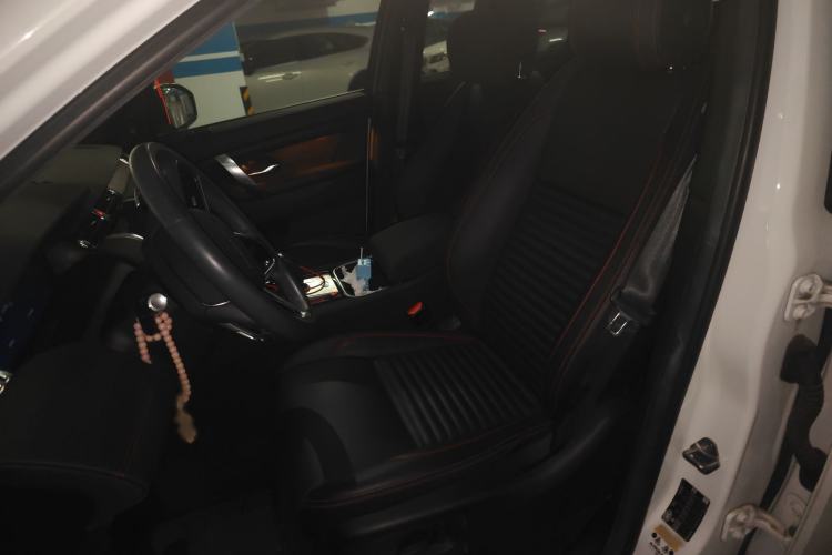 Used Land Rover Discovery Sport 2022 Revised Version 249 PS R-Dynamic S Performance Edition 5 Seats Left Front Seat