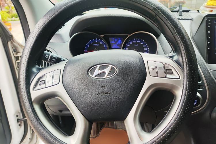 Used Hyundai ix35 2013 2.0L Automatic Two-Wheel Drive Smart GLS China IV Standard Steering Wheel