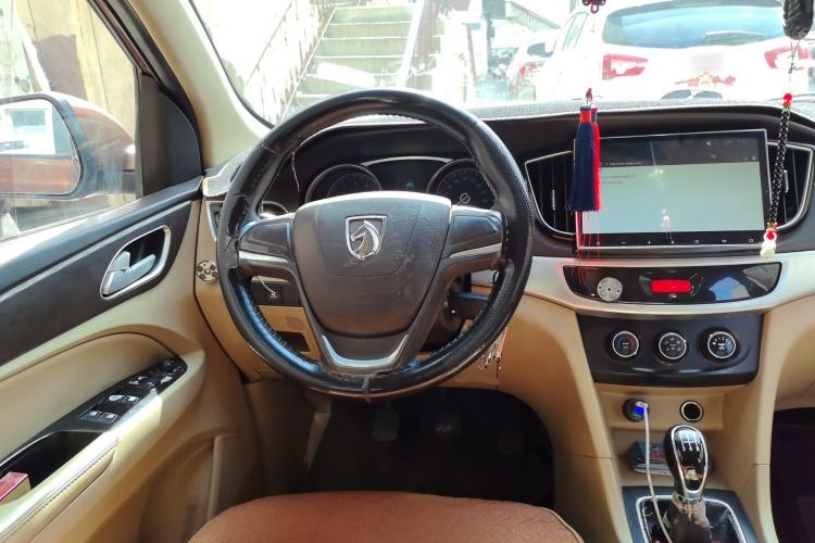 Used Baojun 730 2016 1.5L Manual Standard Version 7 Seats Steering Wheel