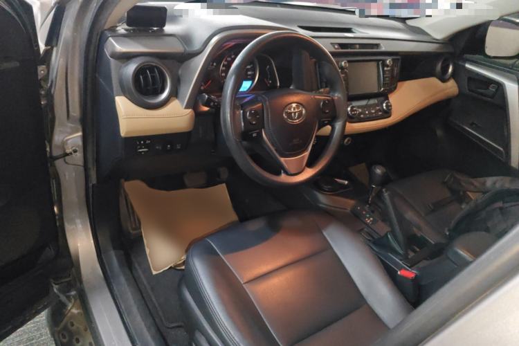 Used Toyota RAV4 2019 2.0L CVT Two-Wheel Drive Luxury Version China VI Standard
