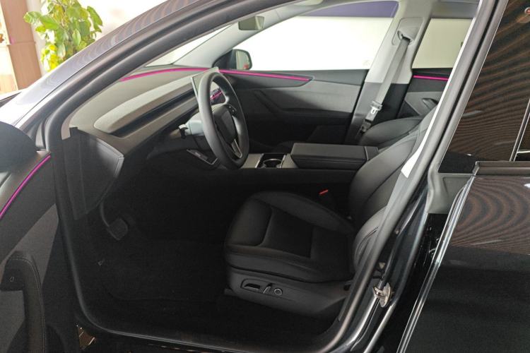 Used Tesla Model Y 2025 Rear-Wheel-Drive Version
