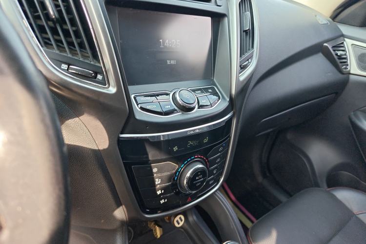 Used CHANGAN CS75 2014 1.8T Automatic Prestige Model China IV Standard
