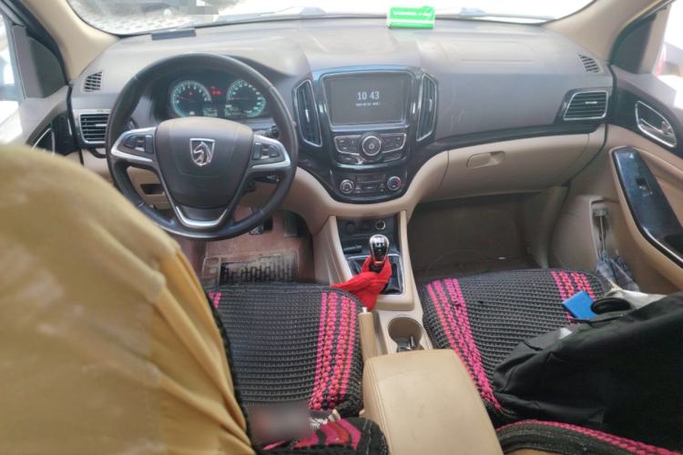 Used Baojun 730 2014 1.5L manual luxury trim 7 seats
