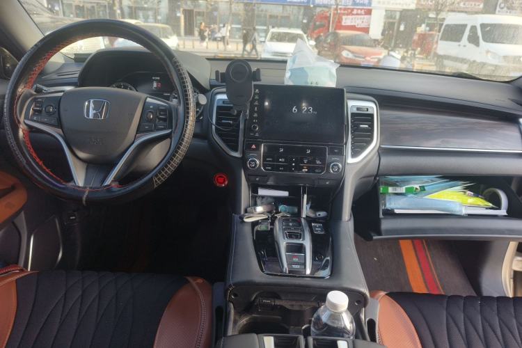 Used Honda UR-V 2017 370TURBO 2WD Prestige Edition China V Center Console