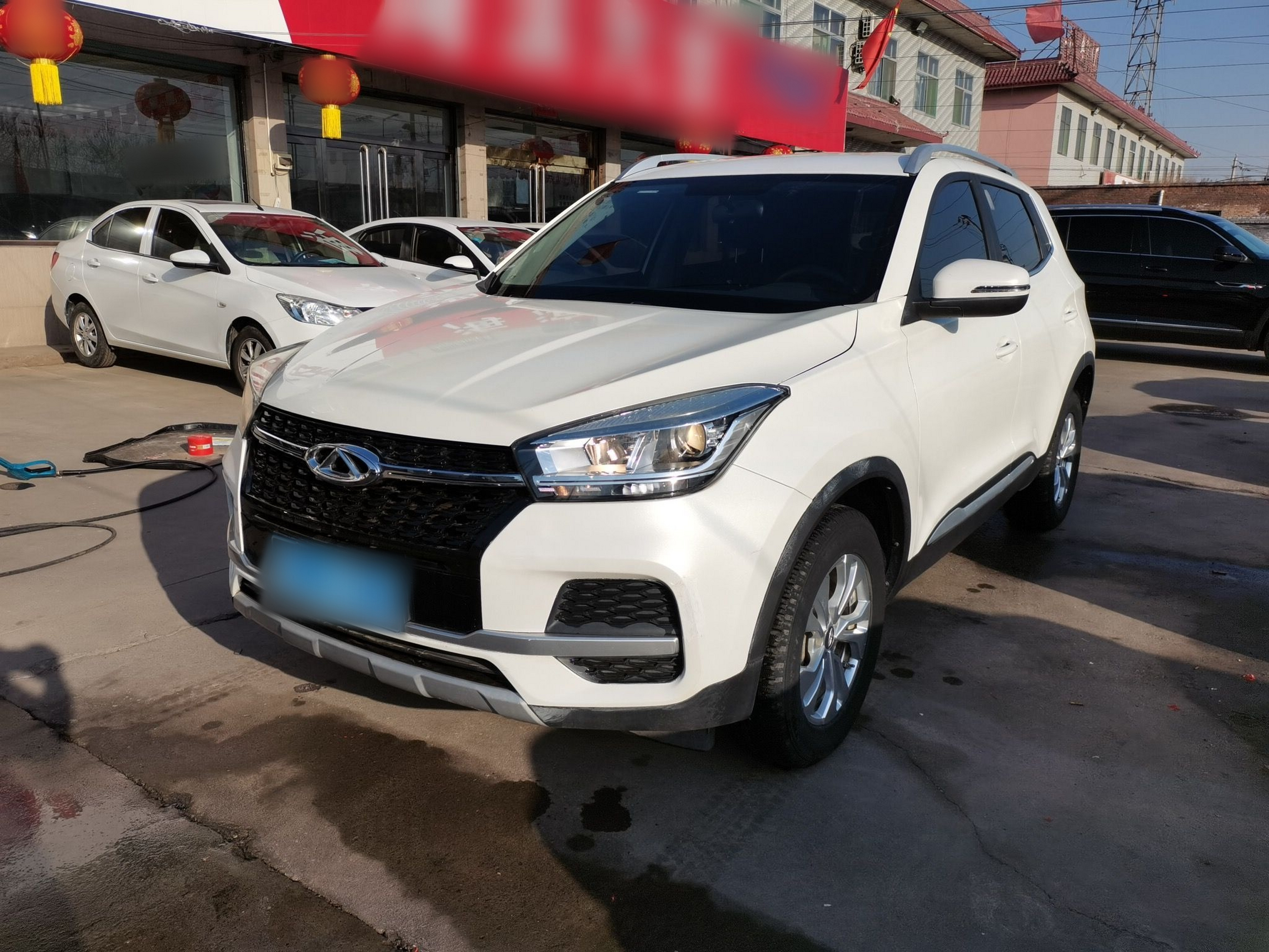 تحت مقدمة السيارة