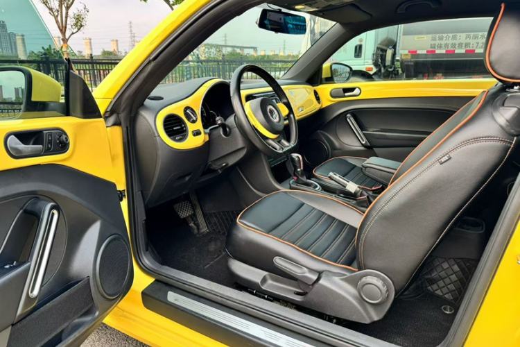 Used Volkswagen Beetle 2015 180TSI model Interior 2