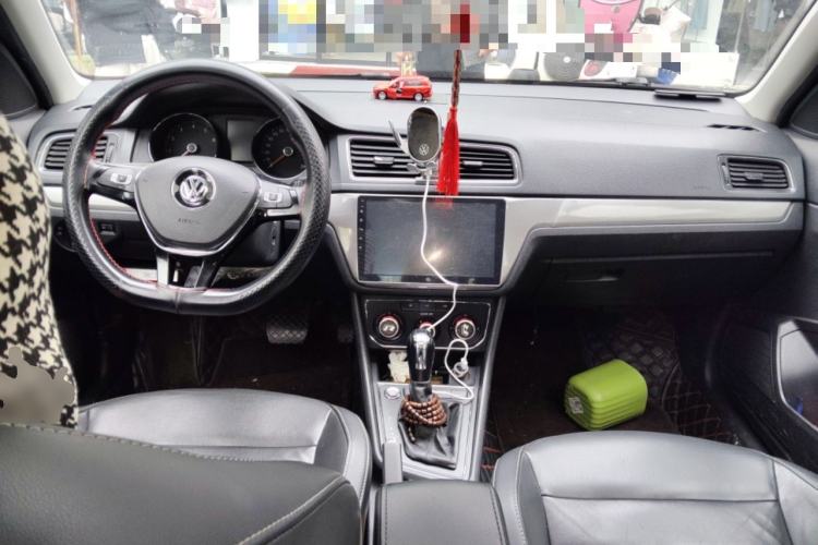 Used Volkswagen Lavida 2017 1.6L Automatic Comfort Edition Center Console