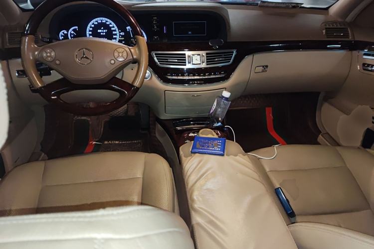 Used Mercedes-Benz S-Class 2012 S 400 L HYBRID Grand Edition Center Console