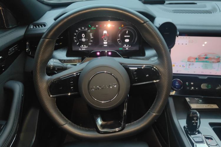 Used Lynk & Co 09 EM-P 2021 2.0T PHEV Halo Six-Seater Steering Wheel