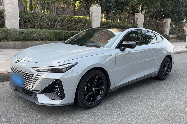 Used Changan UNI-V 2022 1.5T Prestige Version
