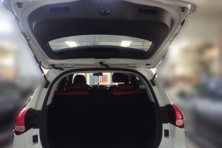 Used Haval H2 2017 Blue Label 1.5T Manual Two-Wheel Drive Luxury Model Trunk