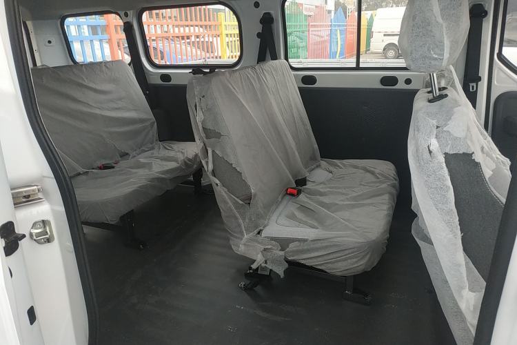 Used Wuling Yangguang 2024 300KM Comfort Version Passenger Van 75kW Left Rear Seat